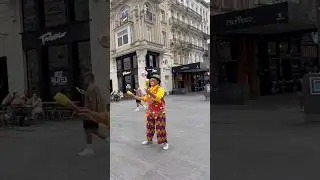 🎭 Colorful Clown Juggler in Brussels 🇧🇪 | Street Show 🎪