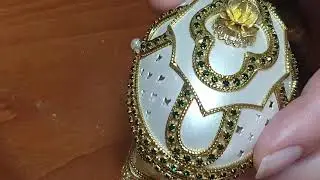 Emerald Minimalist Russian Faberge egg Musical Hand carved Trinkets Faberg&eacute; egg www.pierrelorren.com