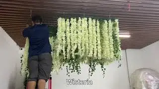 The wisteria ceiling decoration is suitable for decorating the wedding event.