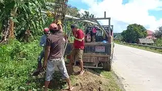 Dropping of Heavy Concrete Pedestal Column for Street Lights