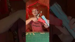 Выброс картонных гильз из дробовика.