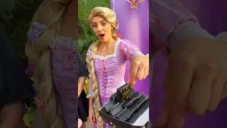 Surprise Pin Opening with Rapunzel, Princess Week Disneyland Paris