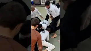 10 FAIXAS BRANCAS VS 1 FAIXA PRETA