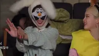 STAYC: Sieun and J cute moments 