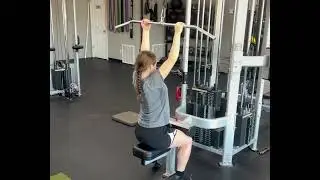 Seated Mixed Grip Cable Lat Pulldown 