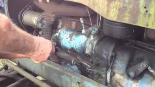 Fordson Major Simms spring wind up starter demo.