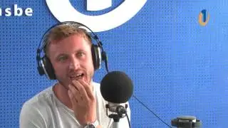 Domen Valič na Radiu 1 o poljubljanju z moškim