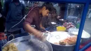 Pakistani street food_Golgappa Street Food_Golgappa eaters_Pakistani pani puri