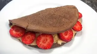 PANQUECA FIT DE CACAU COM MORANGOS