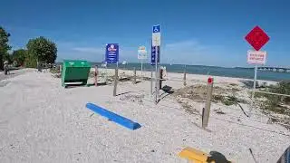 Bailey's Beach Park Signs - 4K HDR - 12/05/25