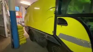 Sopmaskin med tippfunktion