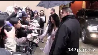 Kim Kardashian showing love to her fans even in the Rain in NYC