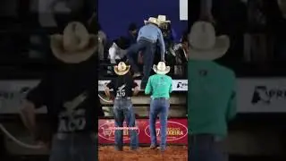 Rodeio Cawboy de A&ccedil;o 2025 . Montaria em touros 🐂. #rodeio #montarias #cowboys #touro #pe&atilde;o