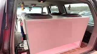 Girl Plays Her Subs FULL TILT! **Crazy Flex**