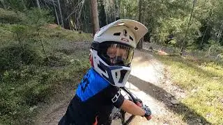 Leo mit seinem Ben-E-Bike 7 Jahre