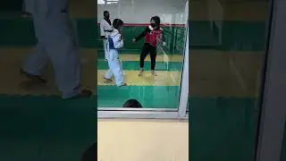 EMILY ZOE CLASE KARATE COBRAKAI NUNCA MUERE