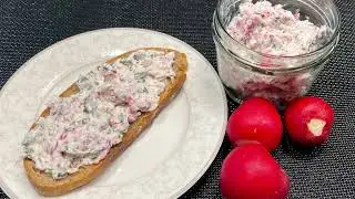 Крем из редиса на хлебе всего из трех ингредиентов!