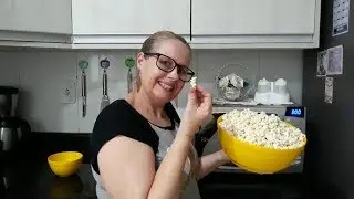 COMO FAZER PIPOCA  NATURAL  NO MICROONDAS ( 3 FORMAS SUPER FÁCIL)