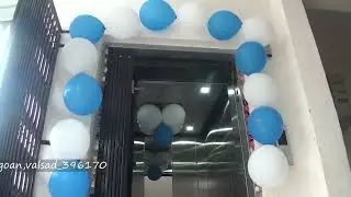 Manual collapsible door lift