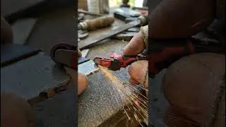 MILWAUKEE Mini Belt Grinder Delivering Controlled Abrasive Pressure #minitools #milwaukee