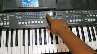 Secret for having a rhythm and solo voice together as a one man band Keyboardist