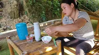 Mother and son sell turmeric to buy bam meat porridge for their son to eat every day