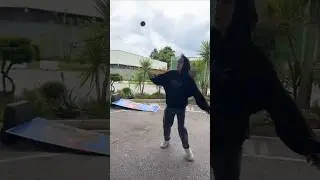 НЕРВЫ ПИНАЮТ МЯЧ (НЕУДАЧНО)
