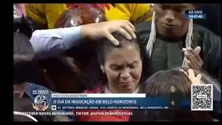 Olha o que vai acontecer no  céu do lado de fora ,quando  Valdemiro  se põe  de joelhos.