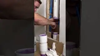 Repair Coupling on a 3&rdquo; vent #plumbingservice #sparkies #electrician #trades #coupling #primer #pvc