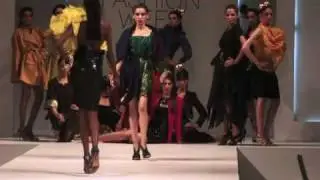 Models heat up catwalk at Pakistan Fashion Week