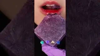 Blue strawberry eating ASMR 🍓💙