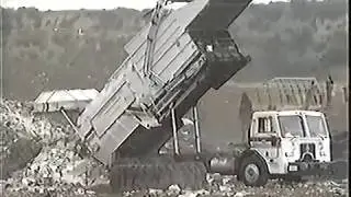 Real Wheels - There Goes a Garbage Truck