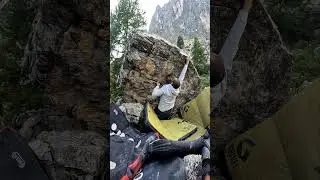 Minibloc 6B - Parvo Boulder 🇮🇹 #bouldering #mantle #climbing #nature