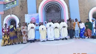 Mha. Ask. Msaidizi Josaphat Bududu awapa neno Mahujaji wa Jimbo Kuu Tabora kabla ya kwenda Namgongo
