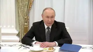 &laquo;Родина не оставит вас!&raquo;: Путин 23 февраля встретился со вдовами Героев России