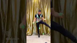 Bouncing balls juggling. Luis Malabara, Dubai juggler