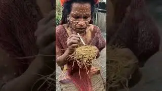 She smokes, Dani tribe