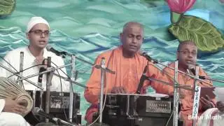 Stavagaan and Bhajan by Monks and Brahmacharins at Public Celebration 2017