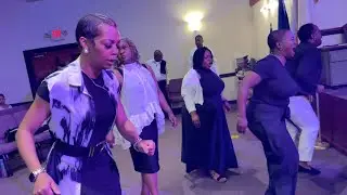 CRAZY PRAISE BREAK!