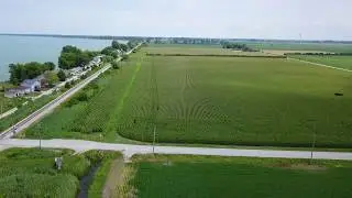 DJI Mavic Pro-Mavic Man films a high speed train an solar farm