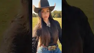 someone race with me? #anna #halonamedia #indigenous #nativestyle #ridehorse #beauty #nativewomen