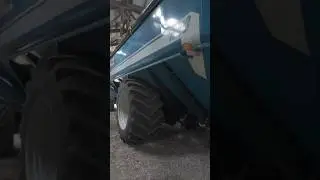 Kinze 1300 Grain Cart CaseIH Magnum 340CVT | BP Farming Always Dumping on the Run Harvest 2025 prep