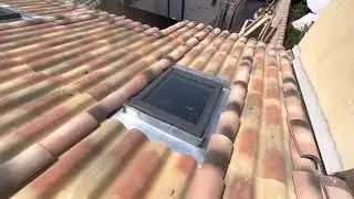 Pose de fen&ecirc;tres de toit Velux avec entourages en zinc &agrave; Bandol dans le Var