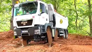 EXTREME RC TRUCK ACTION & CONSTRUCTION-SITE MOMENTS// LIEBHERR RC DIGGER// KOMATSU RC DOZER
