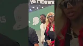 SEXY REDD SIGNS AUTOGRAPH FOR ME AT COMPLEX CON 2025 VIP