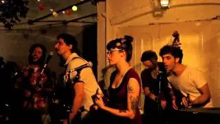 La Familia de Ukeleles - Plenty More