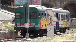 Stazione di Ragusa Aln 668 serie 3000 in arrivo e partenza - agosto 2021