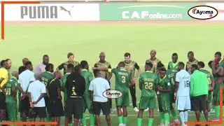 MWAMNYETO NA KOCHA WAWAWEKA KIKAO WACHEZAJI WOTE UWANJANI BAADA YA MECHI KUISHA/ TAZAMA KILICHOTOKEA