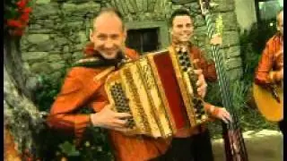 SKUPiNA MALiBU - Sin muj se nječe žjenet