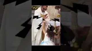Kutsama Yapan Papa'Ya Beşlik &Ccedil;akan Minik Kız :)